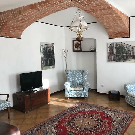 Bed & Roses “Gege” Apartment La Morra Bagian luar foto