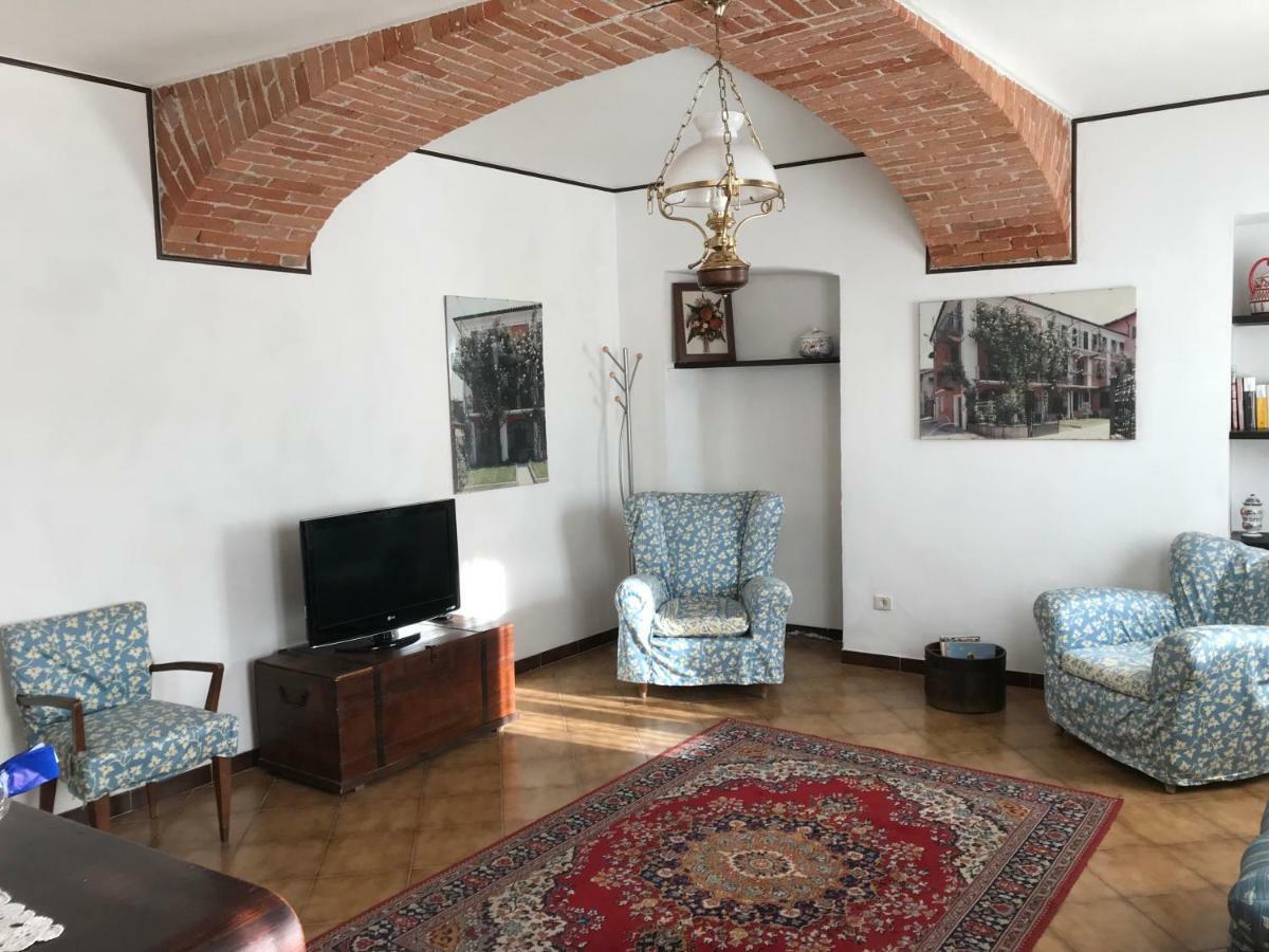 Bed & Roses “Gege” Apartment La Morra Bagian luar foto