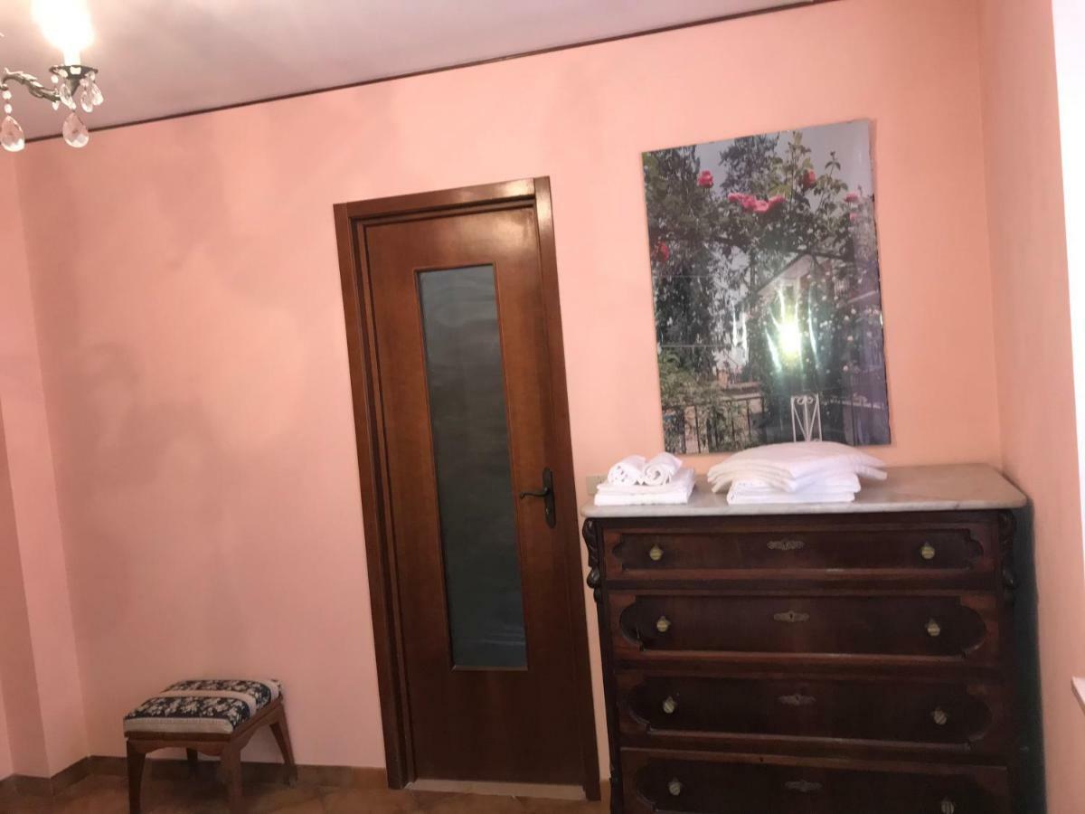 Bed & Roses “Gege” Apartment La Morra Bagian luar foto