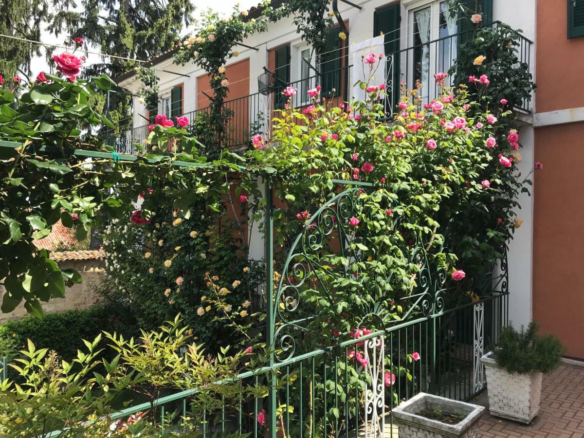 Bed & Roses “Gege” Apartment La Morra Bagian luar foto