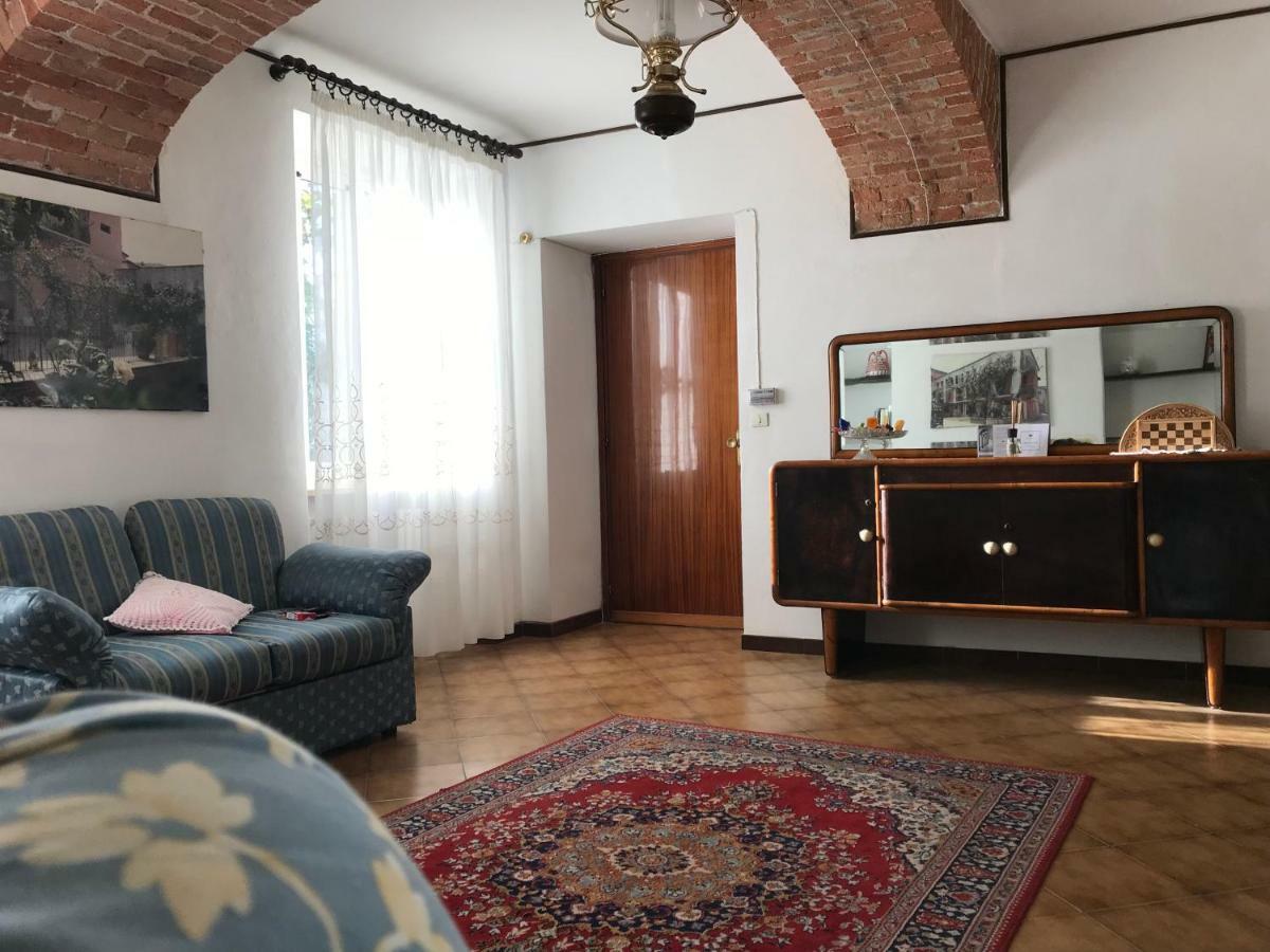 Bed & Roses “Gege” Apartment La Morra Bagian luar foto